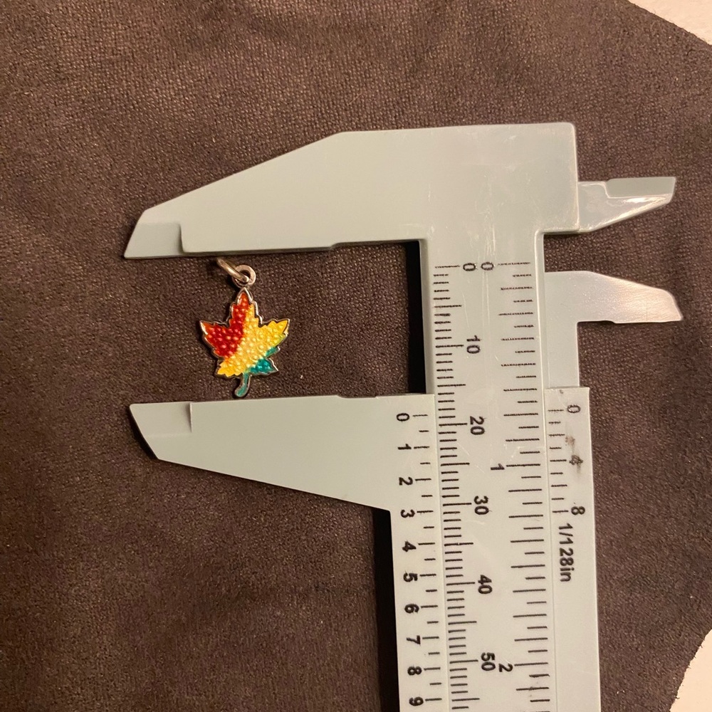 Vintage Rasta leaf charm 🍁 - Picture 4 of 5